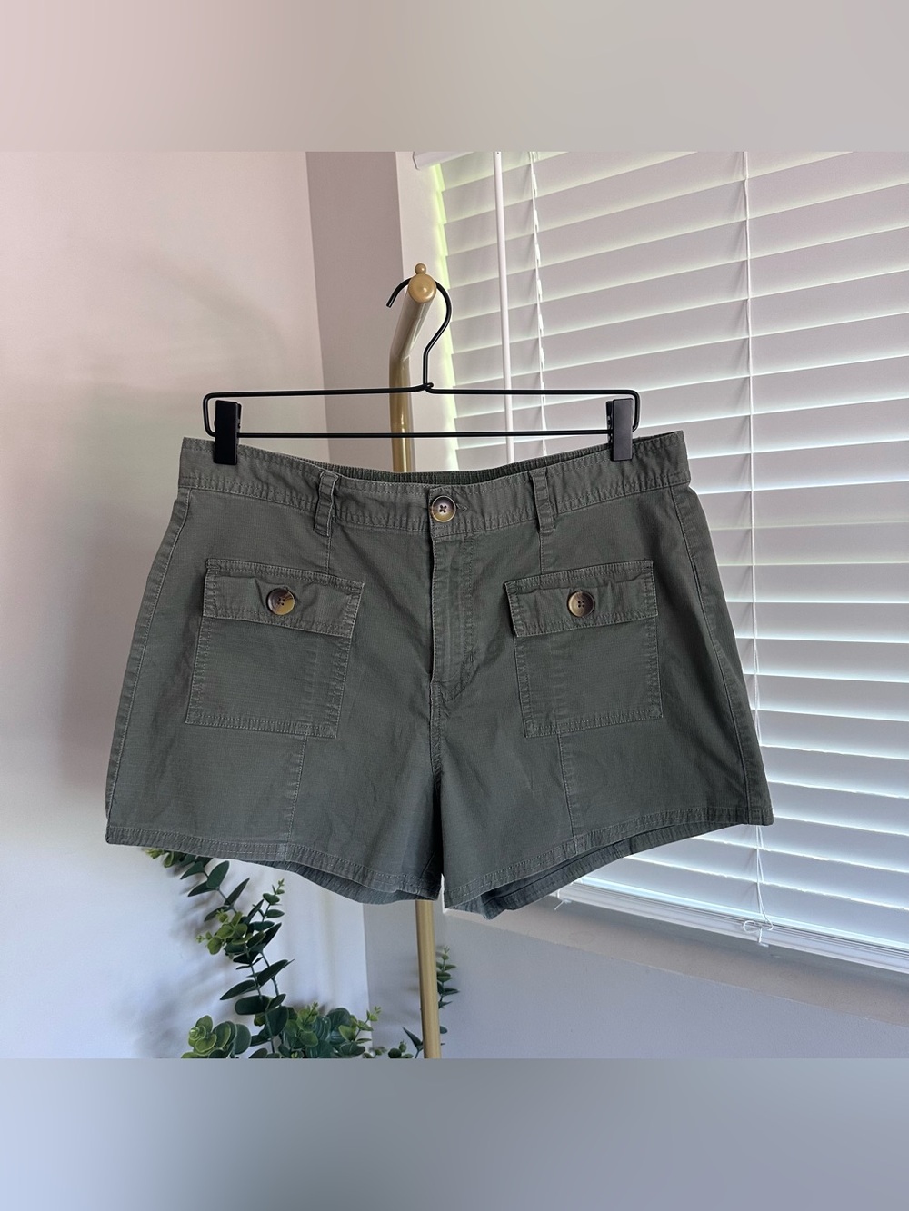 Women’s Olive Green Utility Button-Pocket Shorts